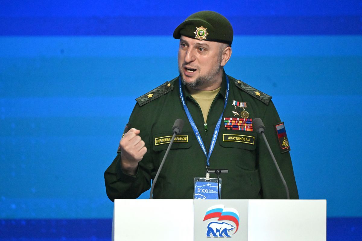 Православный монах и чеченский генерал встретились после конфликта в Сети Православный монах и чеченский генерал встретились после конфликта в Сети