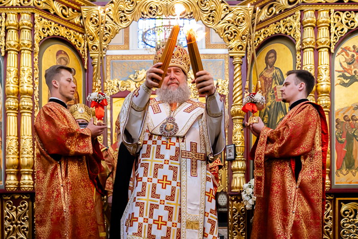 Вознесенский собор Алматы принял Благодатный огонь Вознесенский собор Алматы принял Благодатный огонь