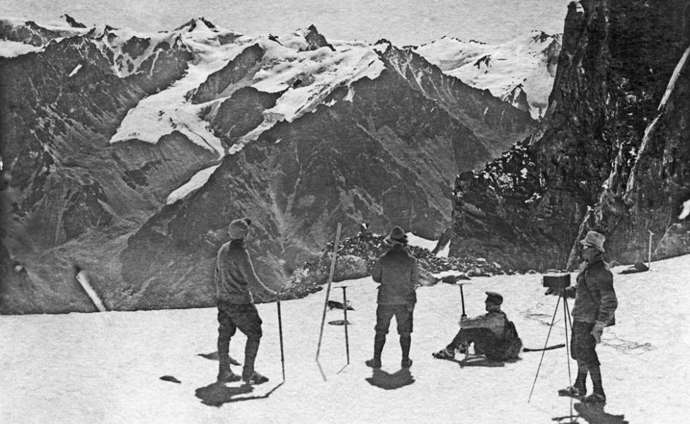 День рождения казахстанского альпинизма: как совершались восхождения почти 100 лет назад