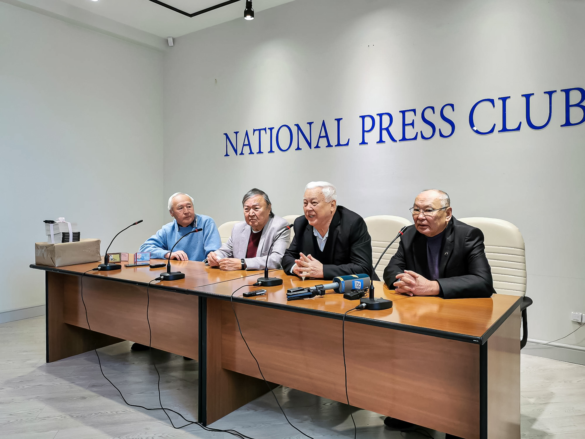 Книга формата pocketbook стала первой в библиотеке медиахолдинга