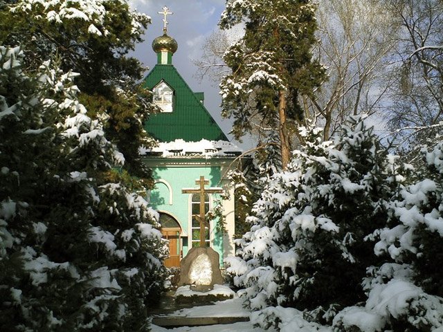 Прямая трансляция воскресного богослужения в Никольском соборе Алматы