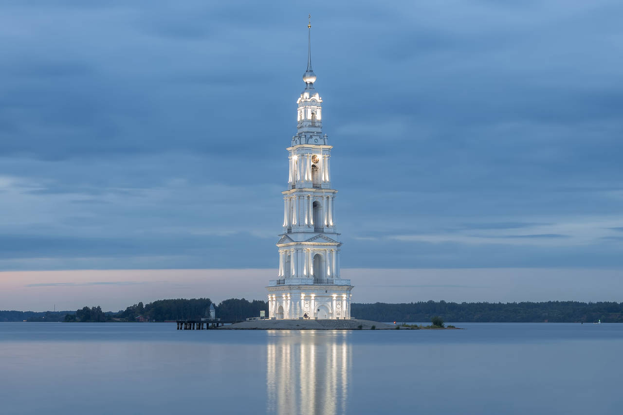 Знаменитую колокольню «на воде» вернули православной Церкви Знаменитую колокольню «на воде» вернули православной Церкви