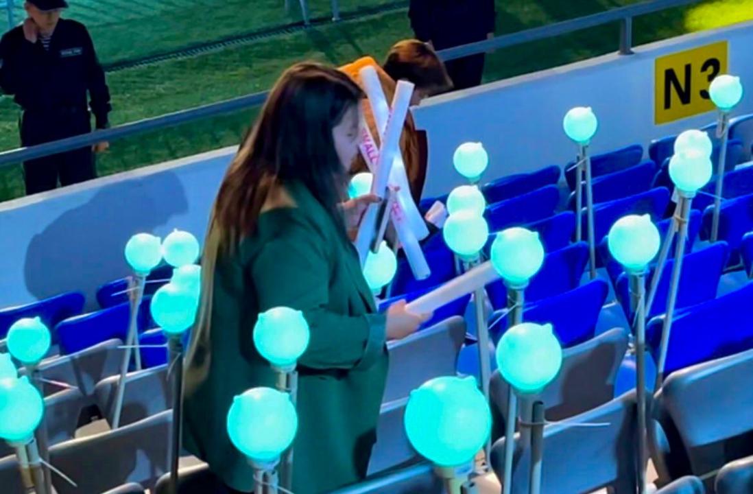 Фанаты Димаша после концерта убрали за собой мусор