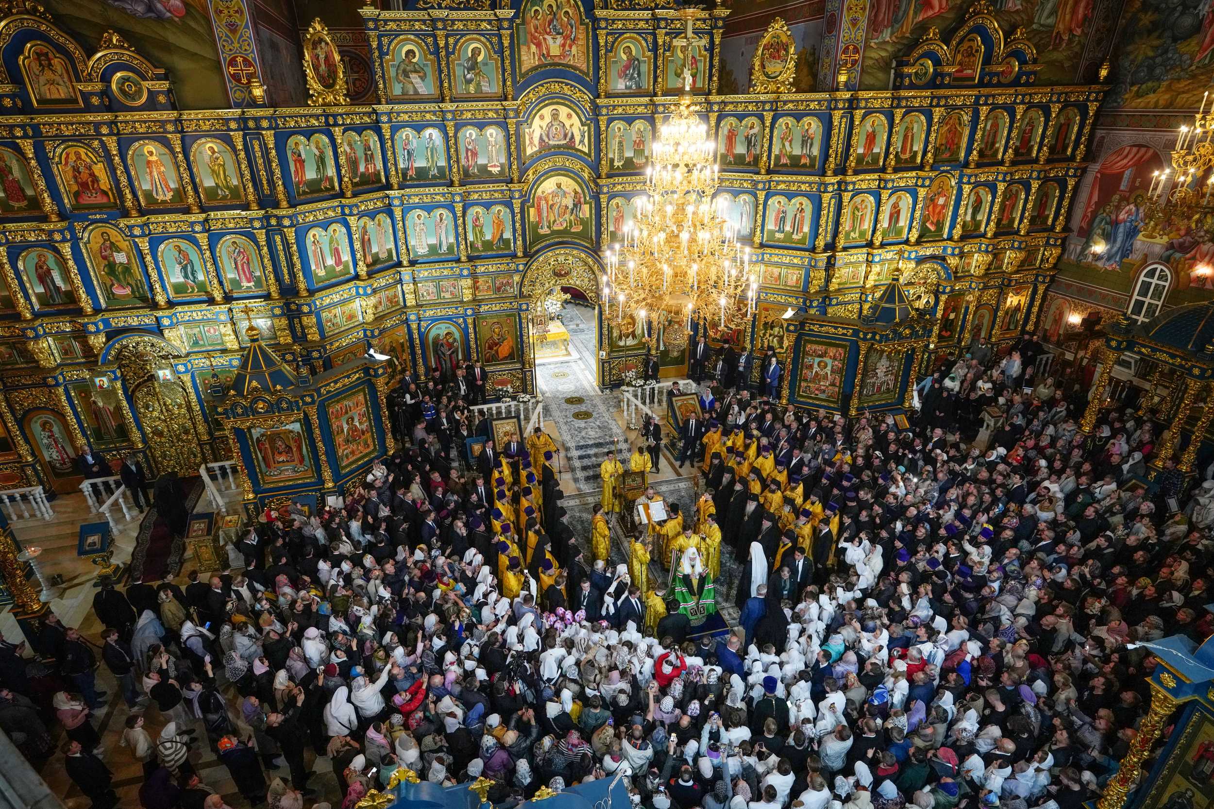 Тысячи верующих собрались на Патриаршей службе в Астане 