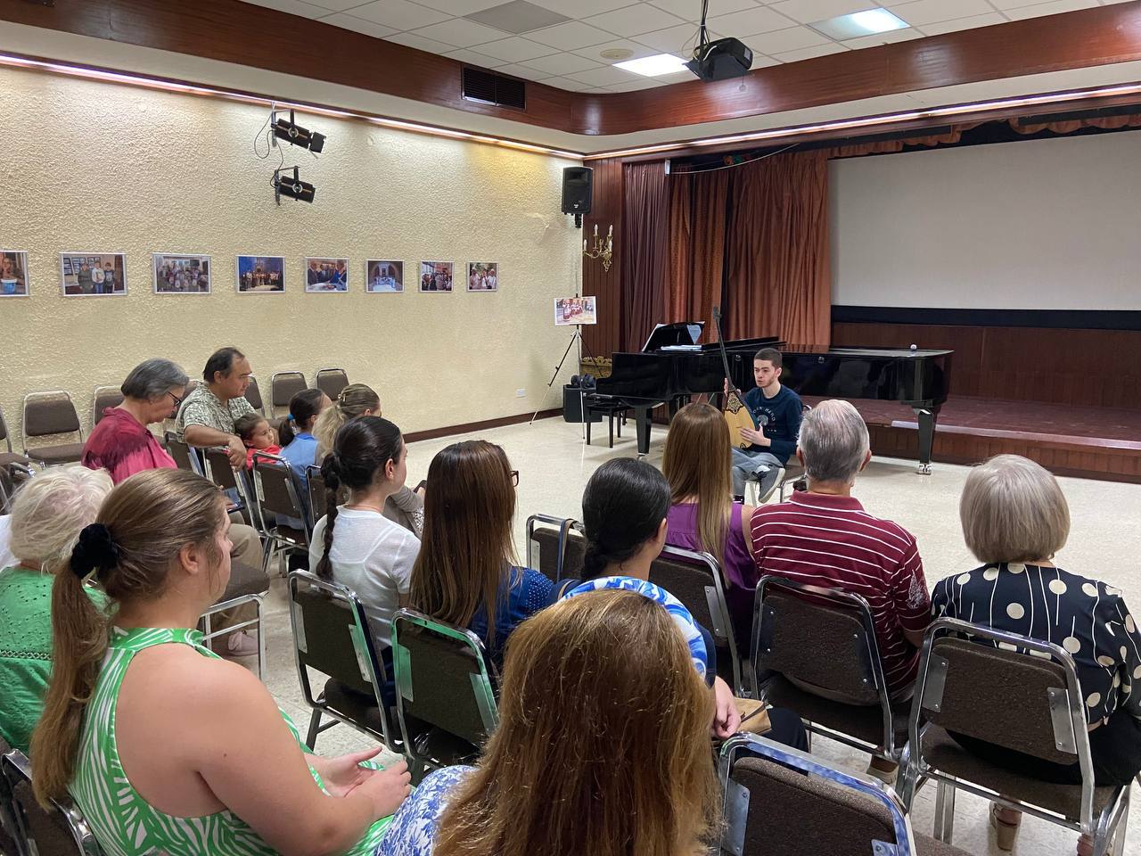 Откуда у парня казахская грусть: мальтиец научился игре на домбре и дал концерт