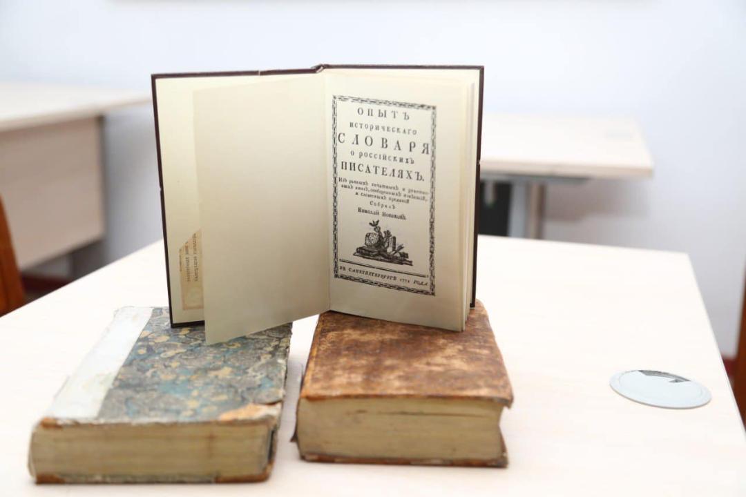 В алматинском женском педагогическом университете хранится древняя книга