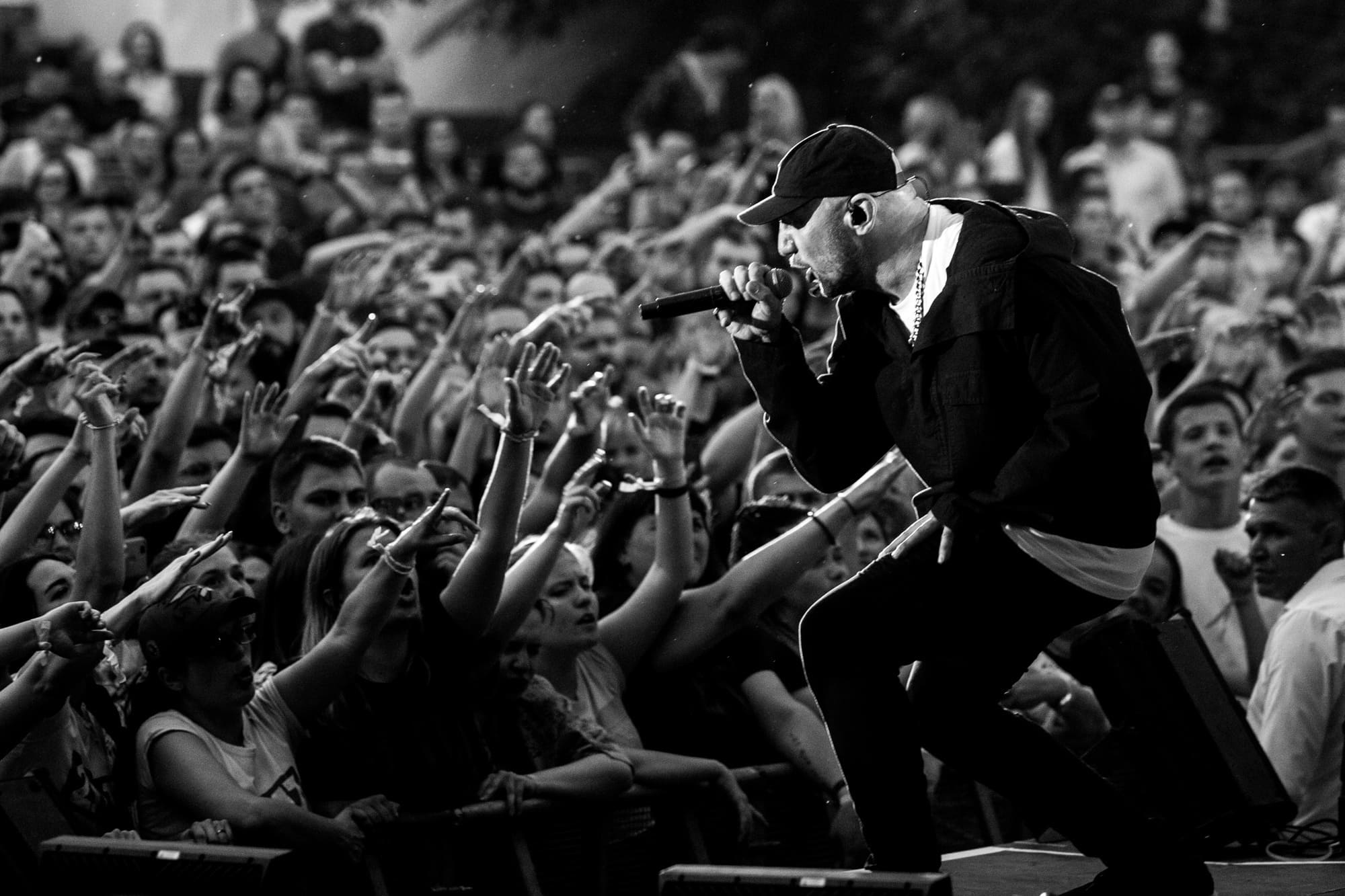 «Значит, Бог в меня верит»: кто и как возвращает религию в музыку