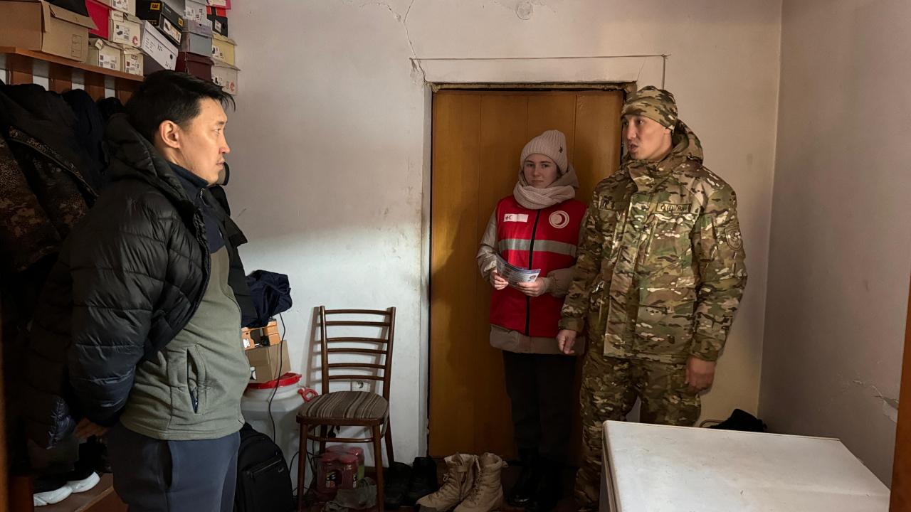 Спасатели и волонтеры Астаны «атаковали» частный сектор