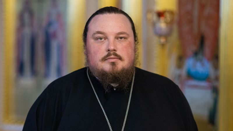 Священник рассказал, почему вел службу на казахском языке