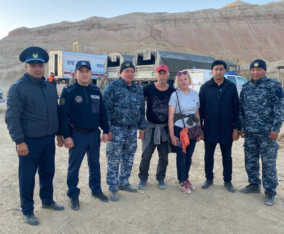 Туристов из Латвии искали спасатели, полицейские и волонтеры в горах Актау