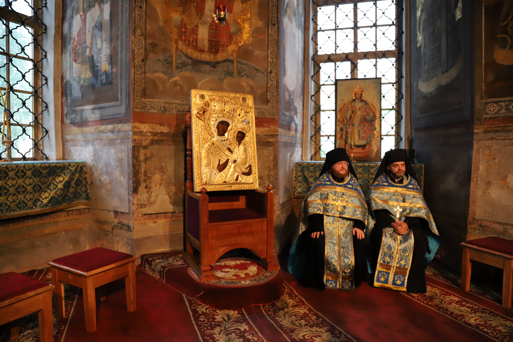 Освящение списка чудотворной Тихвинской иконы Божией Матери состоялось в Успенском соборе Тихвинского Богородичного Успенского монастыря 