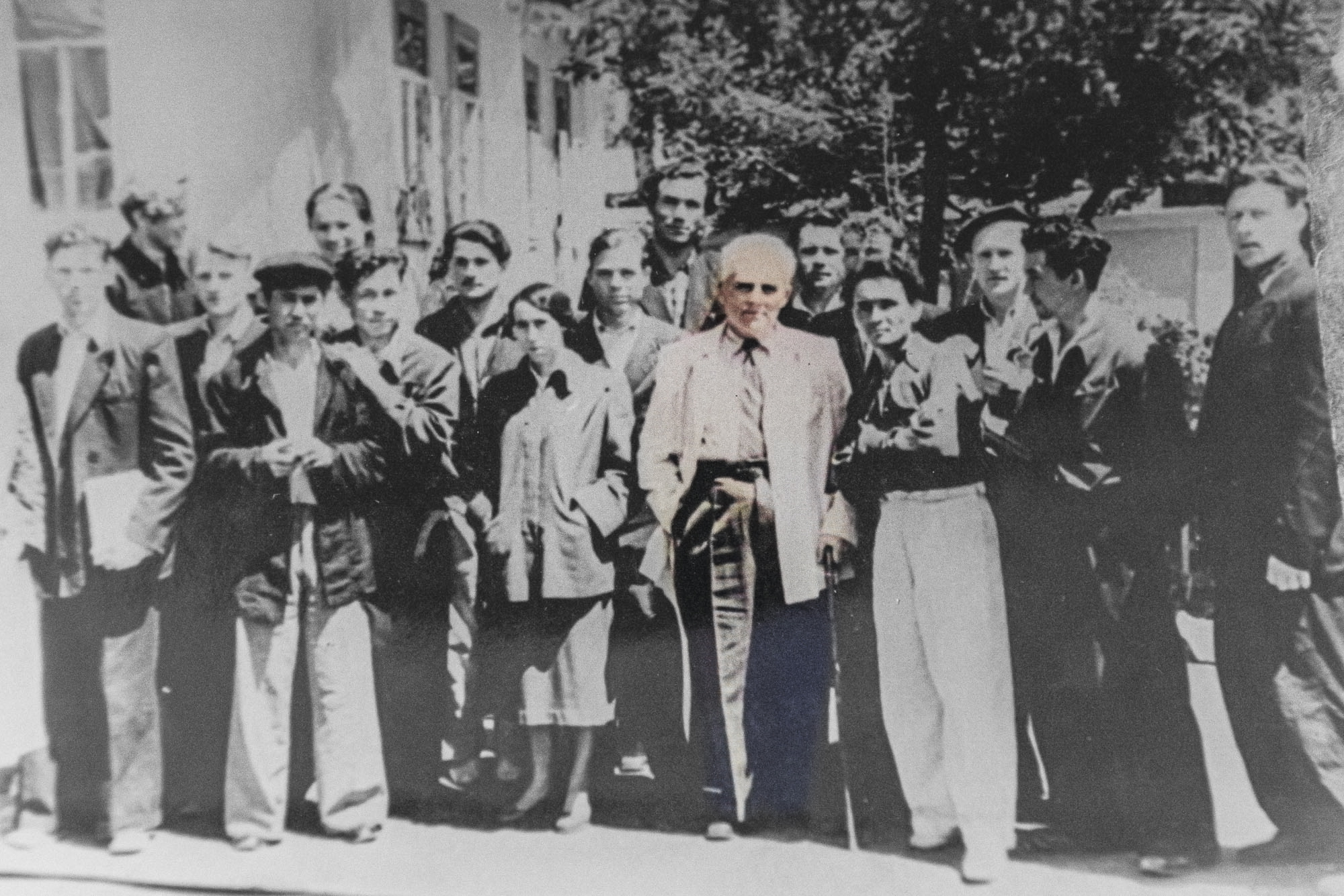 Алма-Ата и Алматы. Сердце на кончике кисти