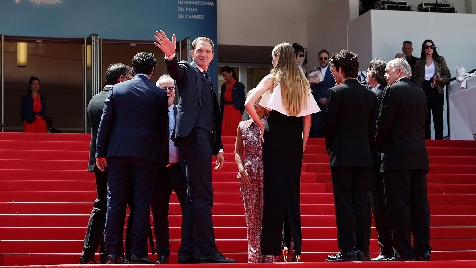 Фильм о Лимонове представили в Каннах