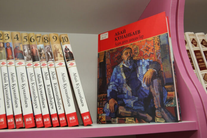 В Шымкенте открылись уличные библиотеки