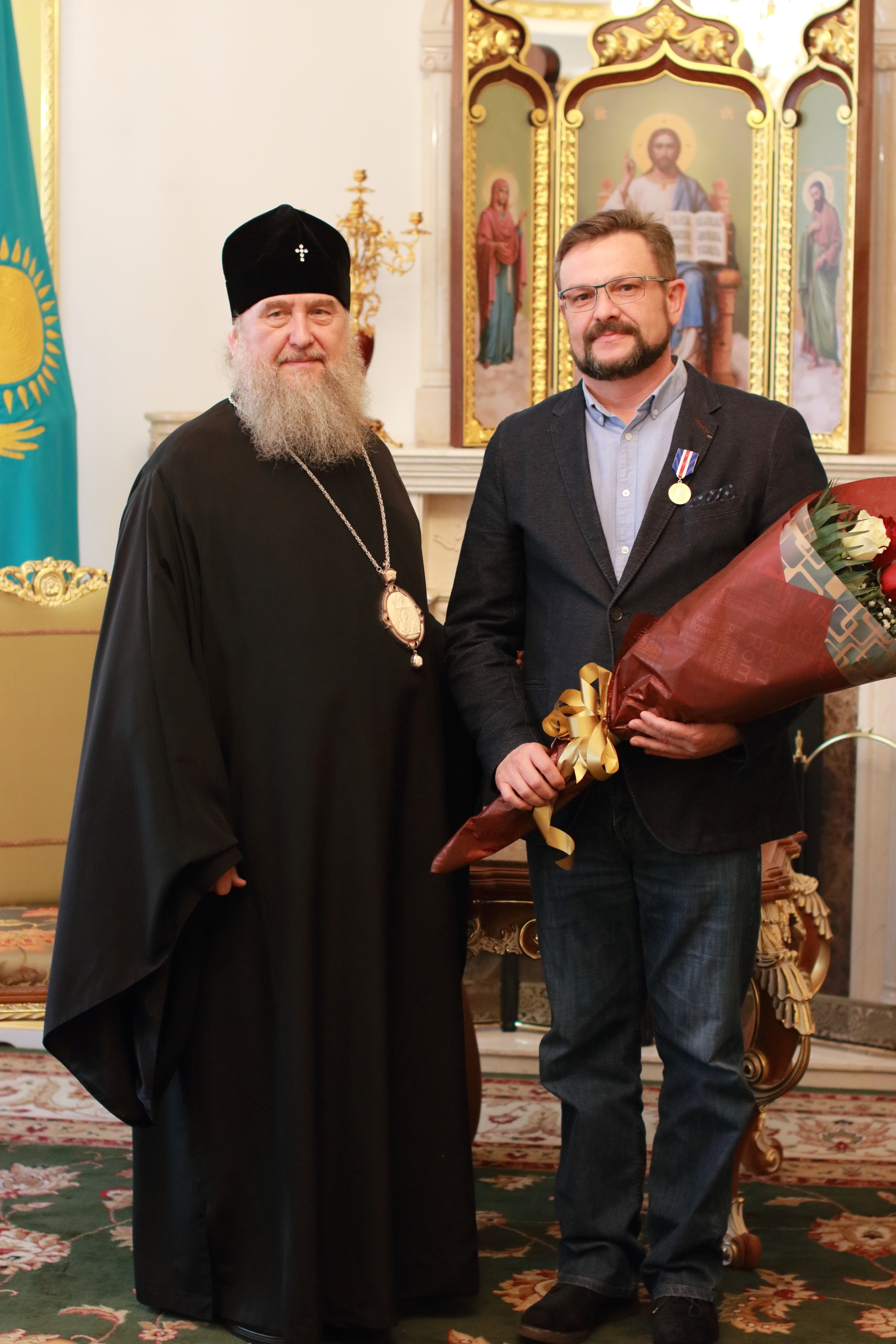 Митрополит Александр вручил церковные награды столичным врачам за борьбу с коронавирусной инфекцией