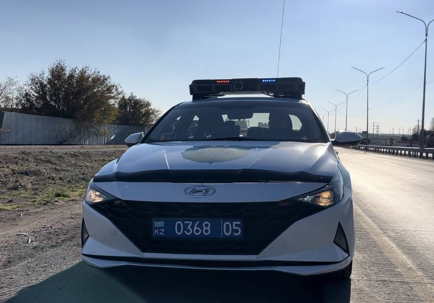 Полицейские машины с ИИ и камерами Sergek контролируют дороги в Алматинской области