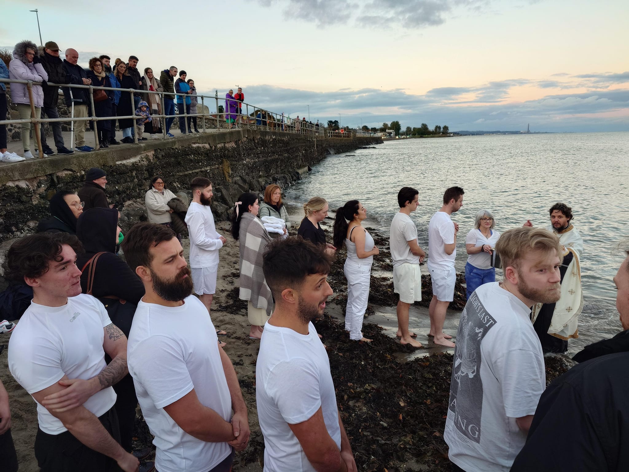 Морское крещение: 11 ирландцев стали членами Православной Церкви