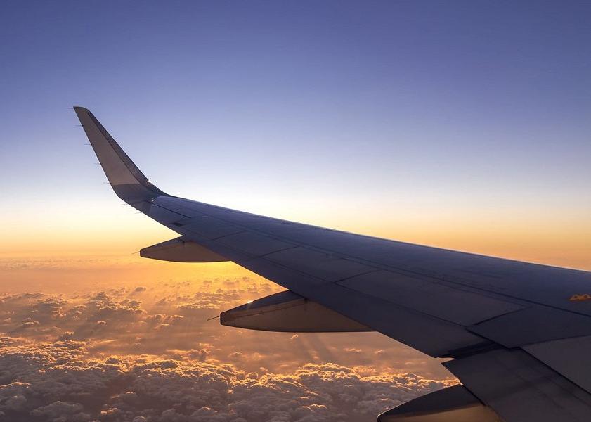 Авиабилеты дорожают из-за войны на Ближнем Востоке 