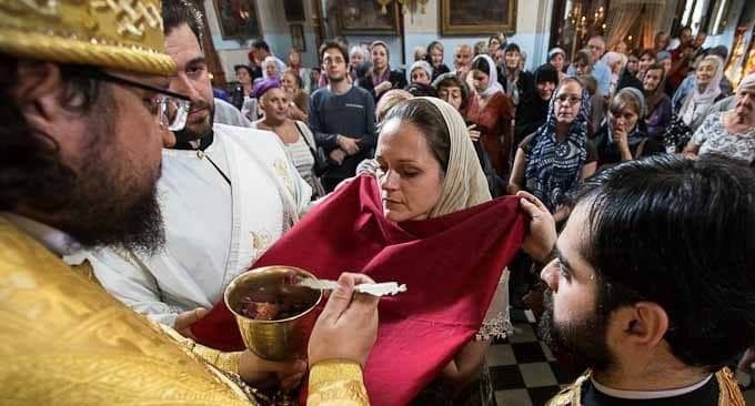 Могут ли женщины в период менструации участвовать в церковных Таинствах: мнение священника Могут ли женщины в период менструации участвовать в церковных Таинствах: мнение священника