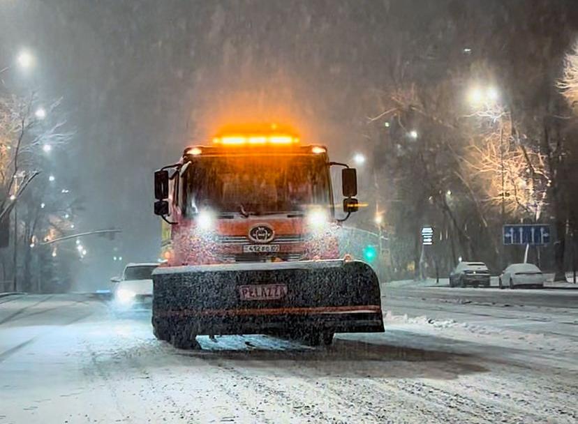 В Алматы выпало 35 сантиметров снега 