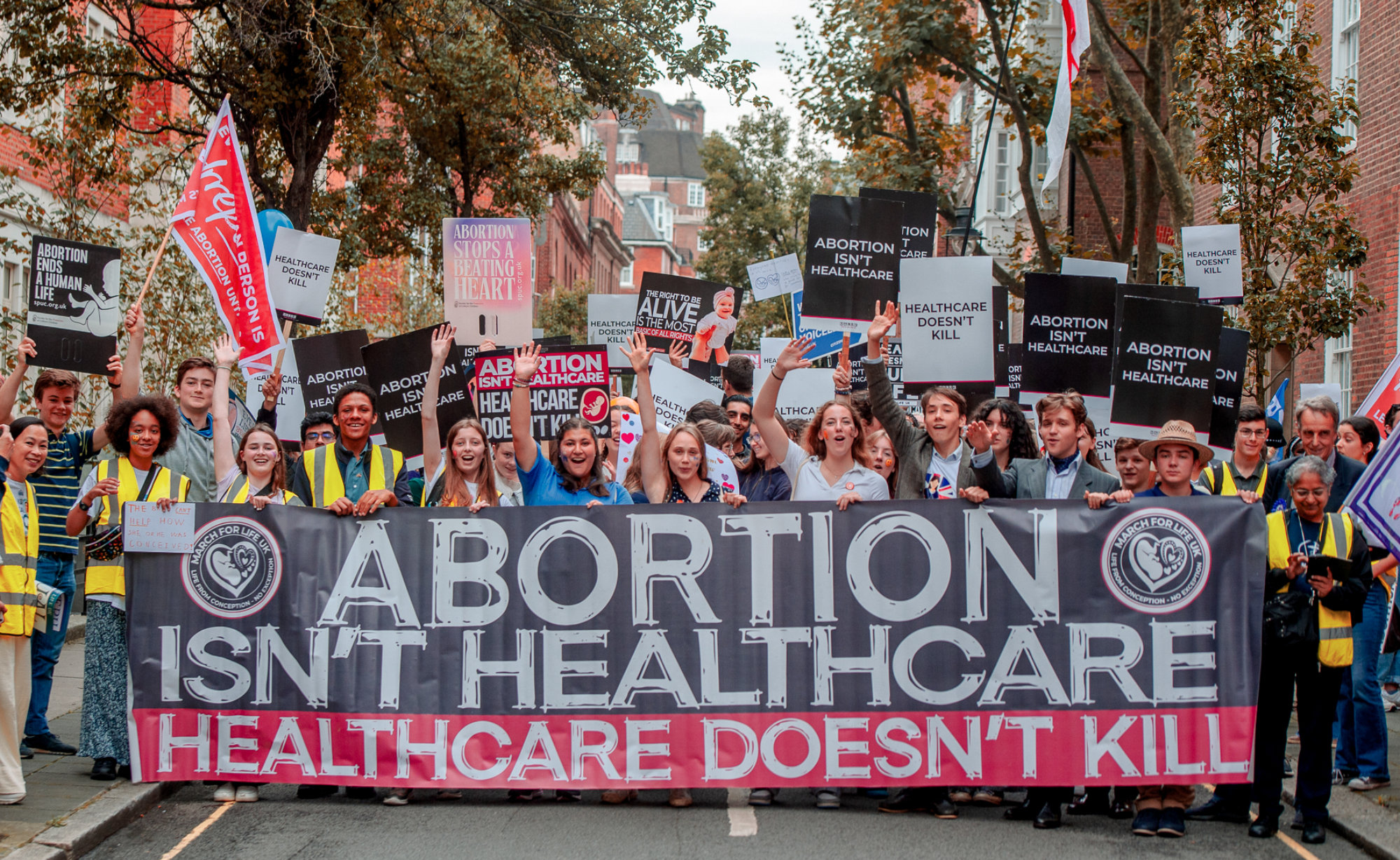 10 тысяч человек собрались на марш против абортов в Лондоне 