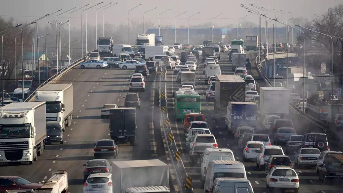 Алматинские пробки: как автомобильная “Латвия” создаёт заторы