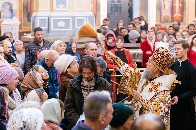 За богослужением встретили Новый год православные верующие Алматы