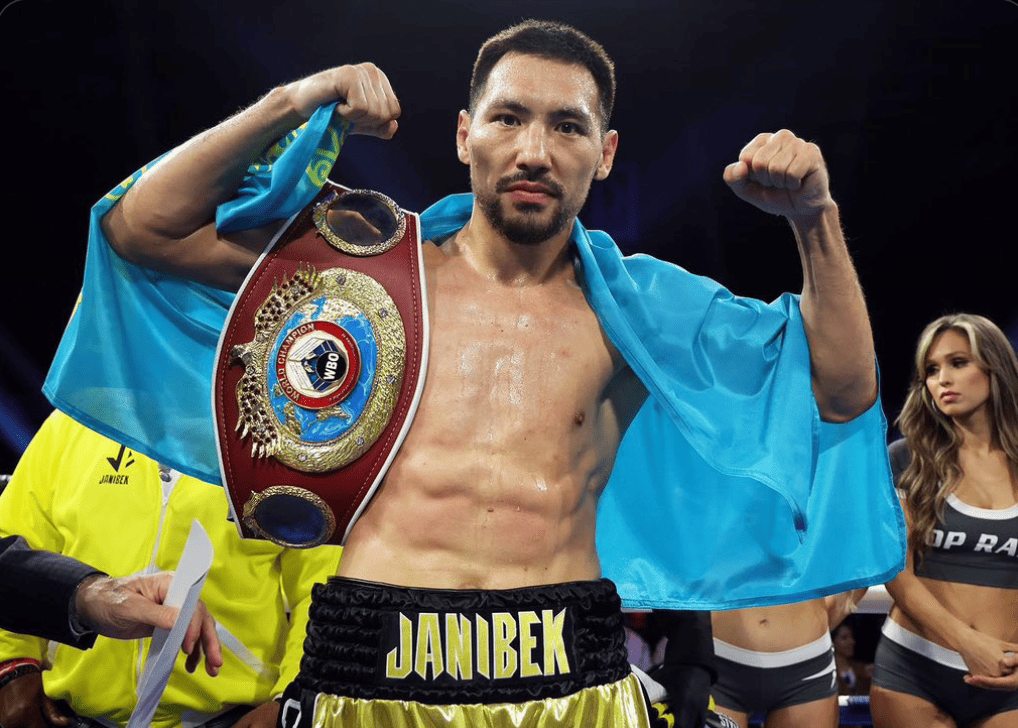 Казахстанский боксер отстоял чемпионские титулы, сокрушив в бою новозеландца