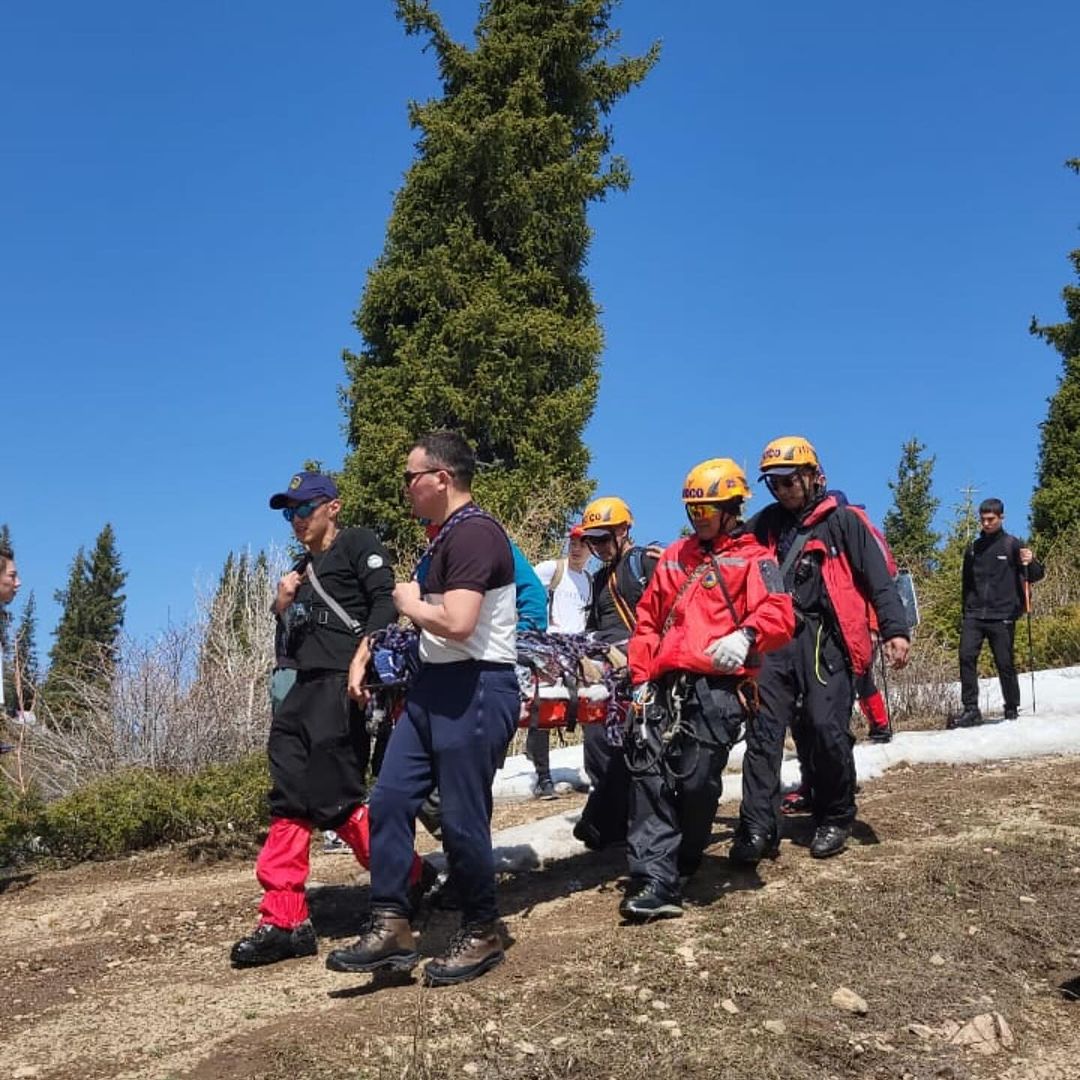 Двух туристов спасли в горах Алматы 