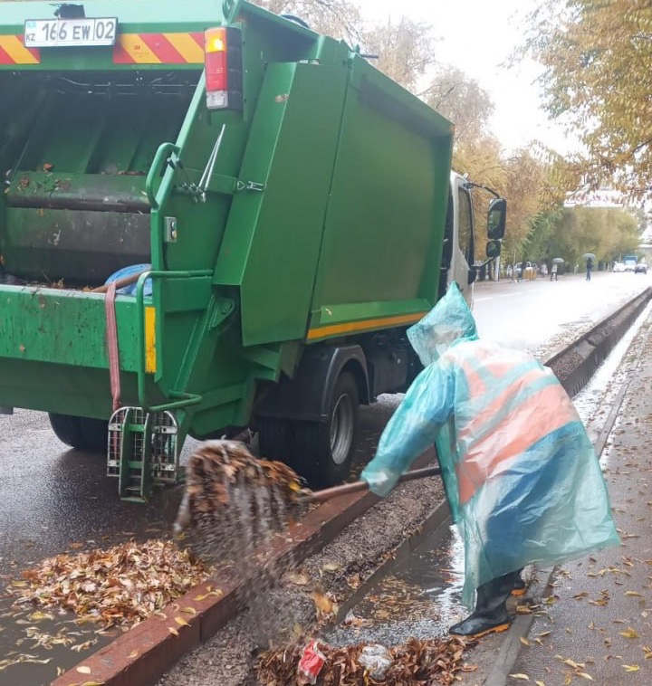 Спецтехника готова к возможным подтоплениям в Алматы Спецтехника готова к возможным подтоплениям в Алматы