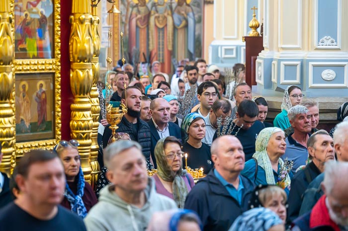 Праздник Входа Господня в Иерусалим – литургия в Вознесенском соборе Алматы 