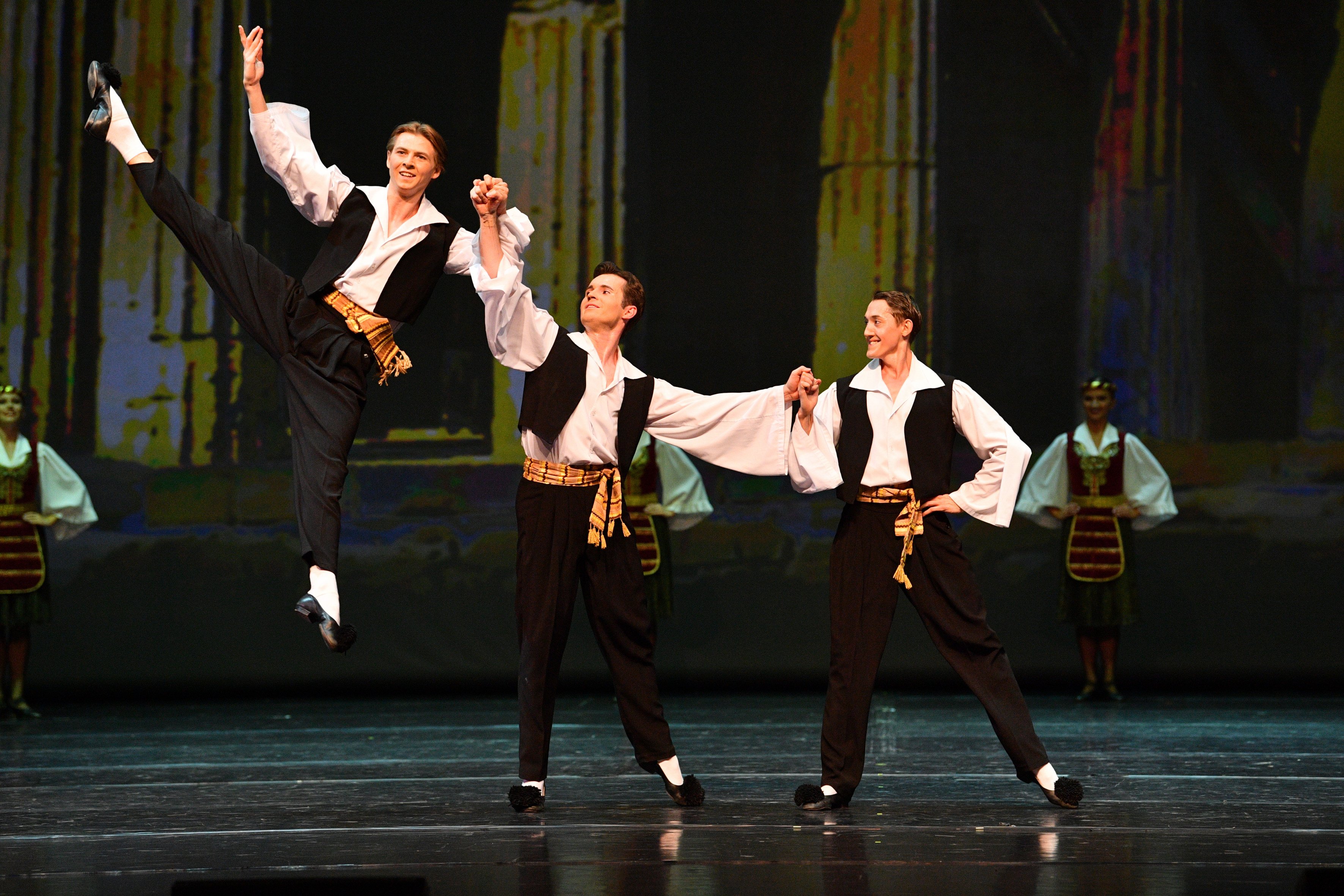 Балет Игоря Моисеева выступил в Алматы впервые за 13 лет