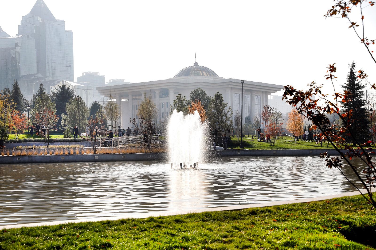В Алматы открылся парк на месте бывшей резиденции президента 