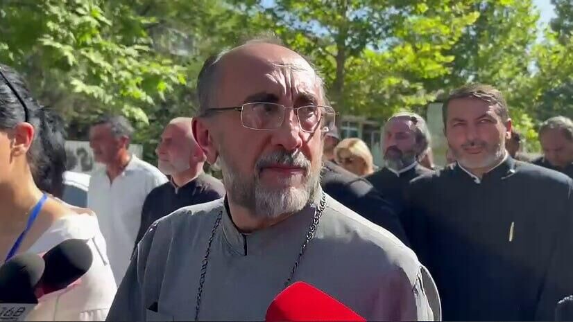 В Армении арестовали еще одного церковного иерарха 
