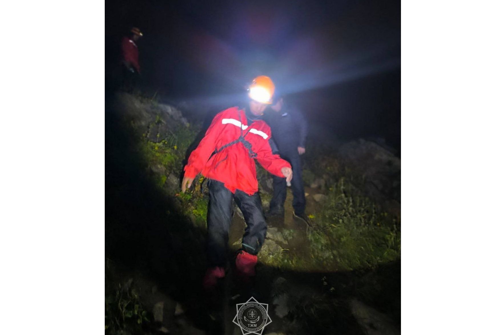 В горах Алматы спасли двух туристов