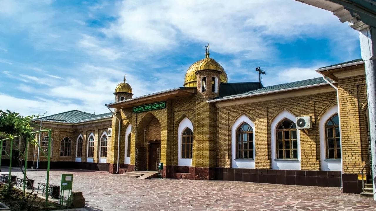 В Шымкенте назвали «пристройкой» старинную медресе и снесли ее