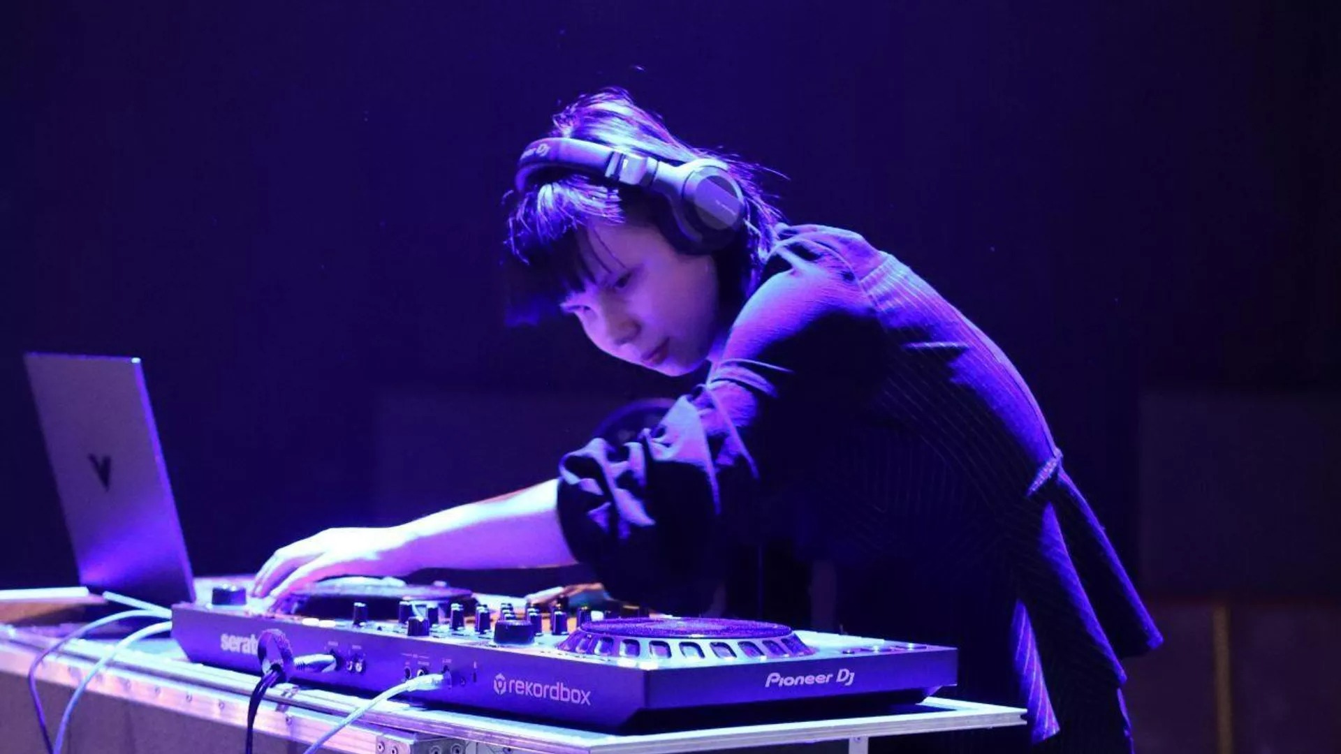 Незрячий диджей из Алматы: "Для меня не существует темноты, потому что есть музыка"