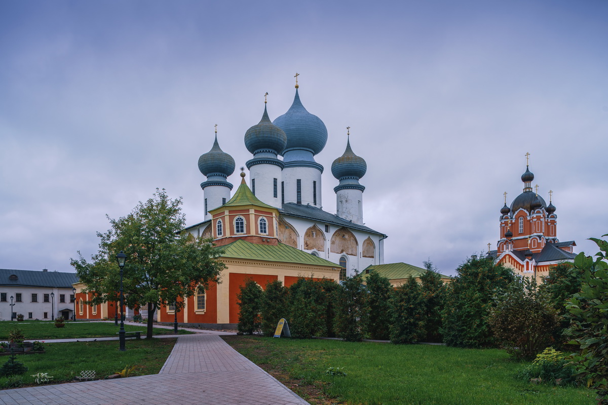 Работы по созданию списка с Тихвинской иконы Божией Матери — святыни Тихвинского Богородичного Успенского монастыря завершаются в Санкт-Петербурге 