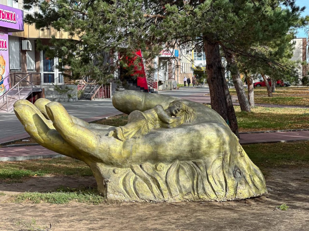 Памятник
