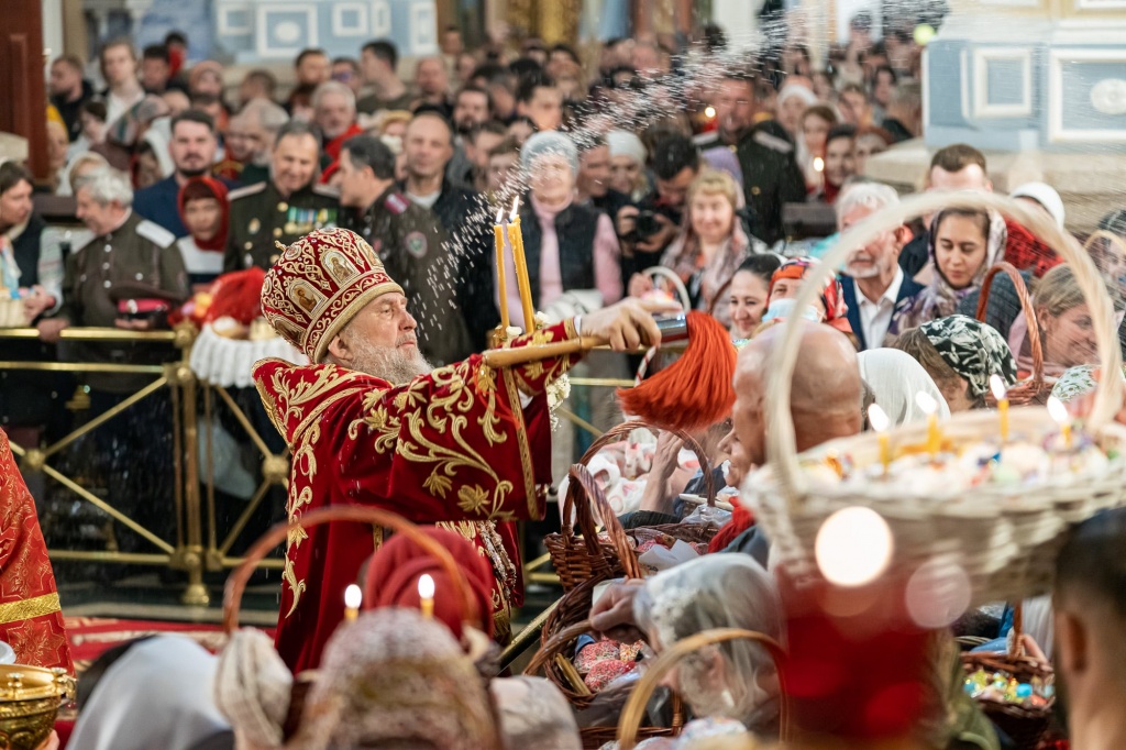 Пасха, Вознесенский собор в Алматы