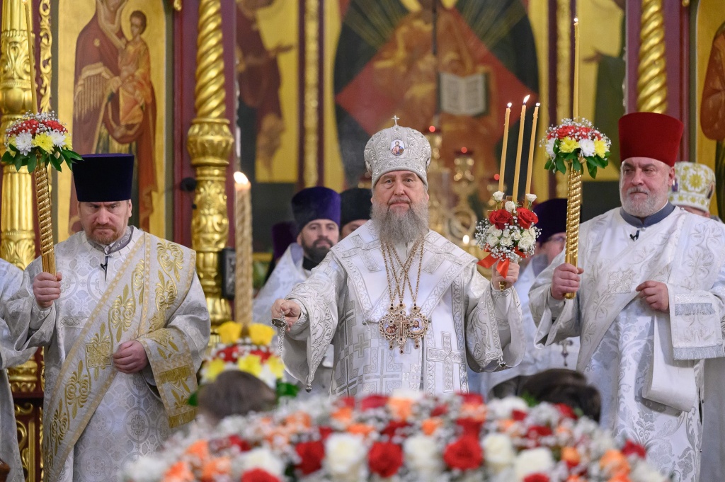 Пасха, Вознесенский собор в Алматы