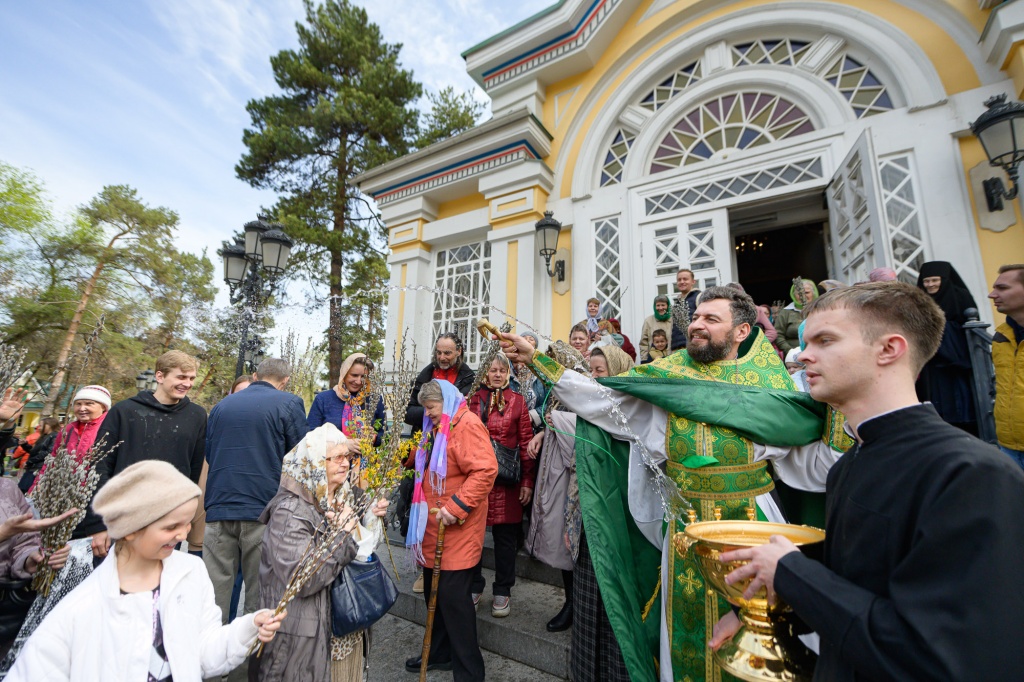 4. Александр Суворов в центре. Служба на Вербное воскресенье.jpg 4. Александр Суворов в центре. Служба на Вербное воскресенье.jpg