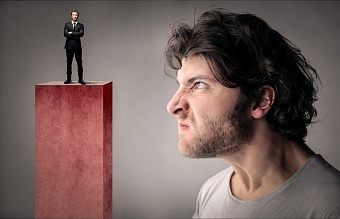 Как избавиться от зависти: советы психолога и священника