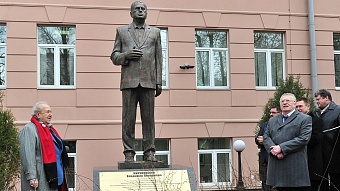 Памятник Жириновскому в Алматы? Почему родной город не простил политика