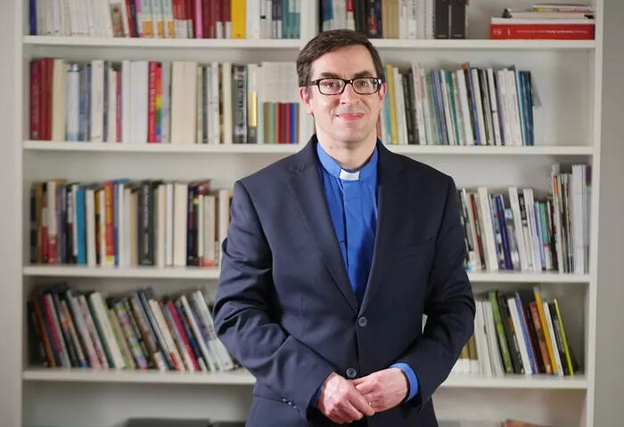 В Англии суд оправдал уволенного за критику ЛГБТ школьного священника