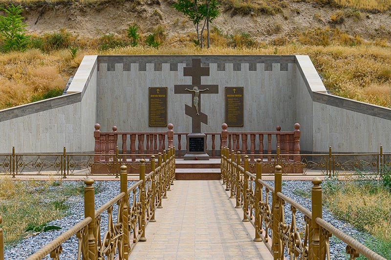 Митрополит Александр провел молитву на месте, где погибли мученики за Христа в Лисьей балке