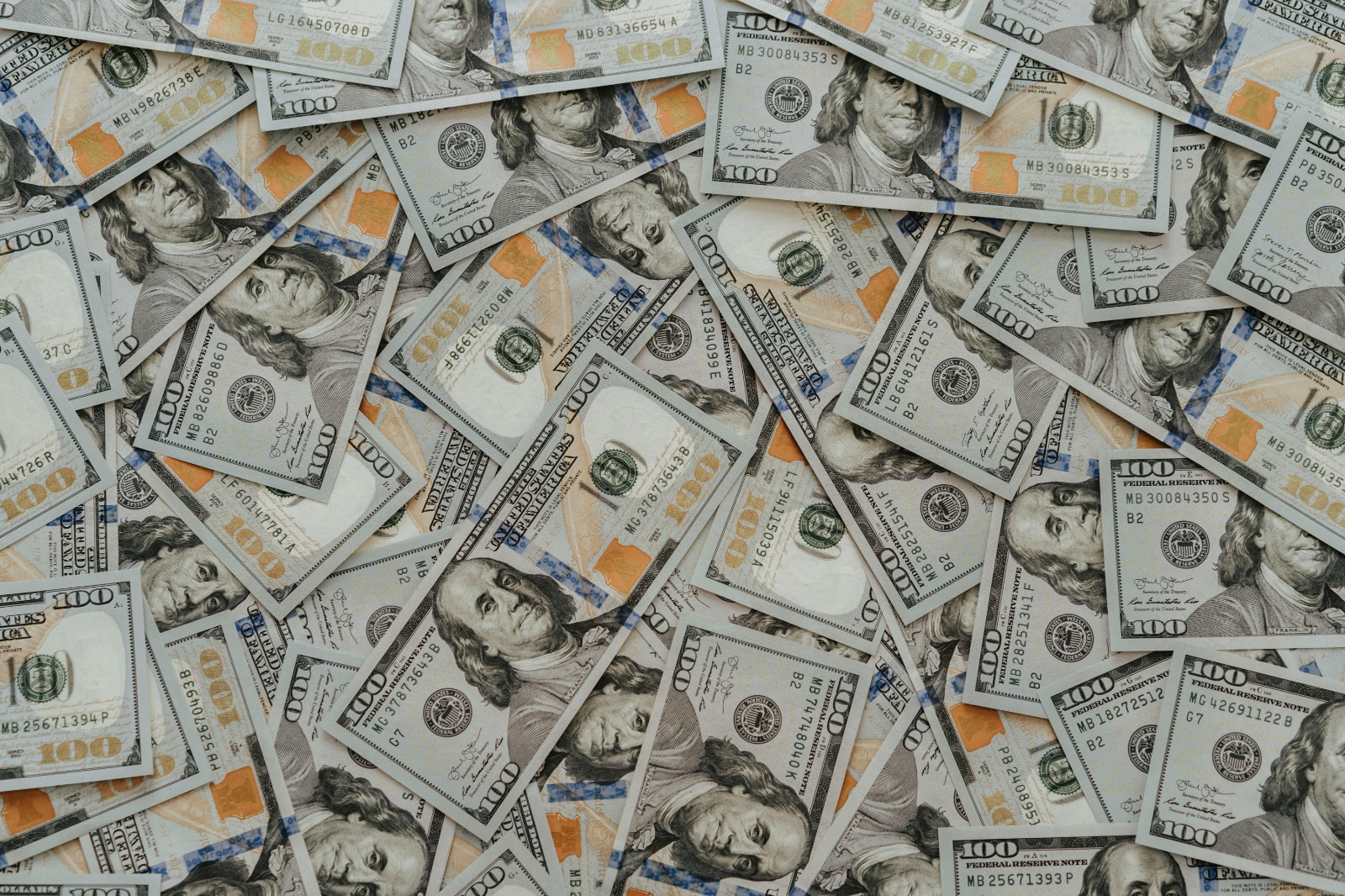 Доллар превысил 500 тенге в обменниках Казахстана