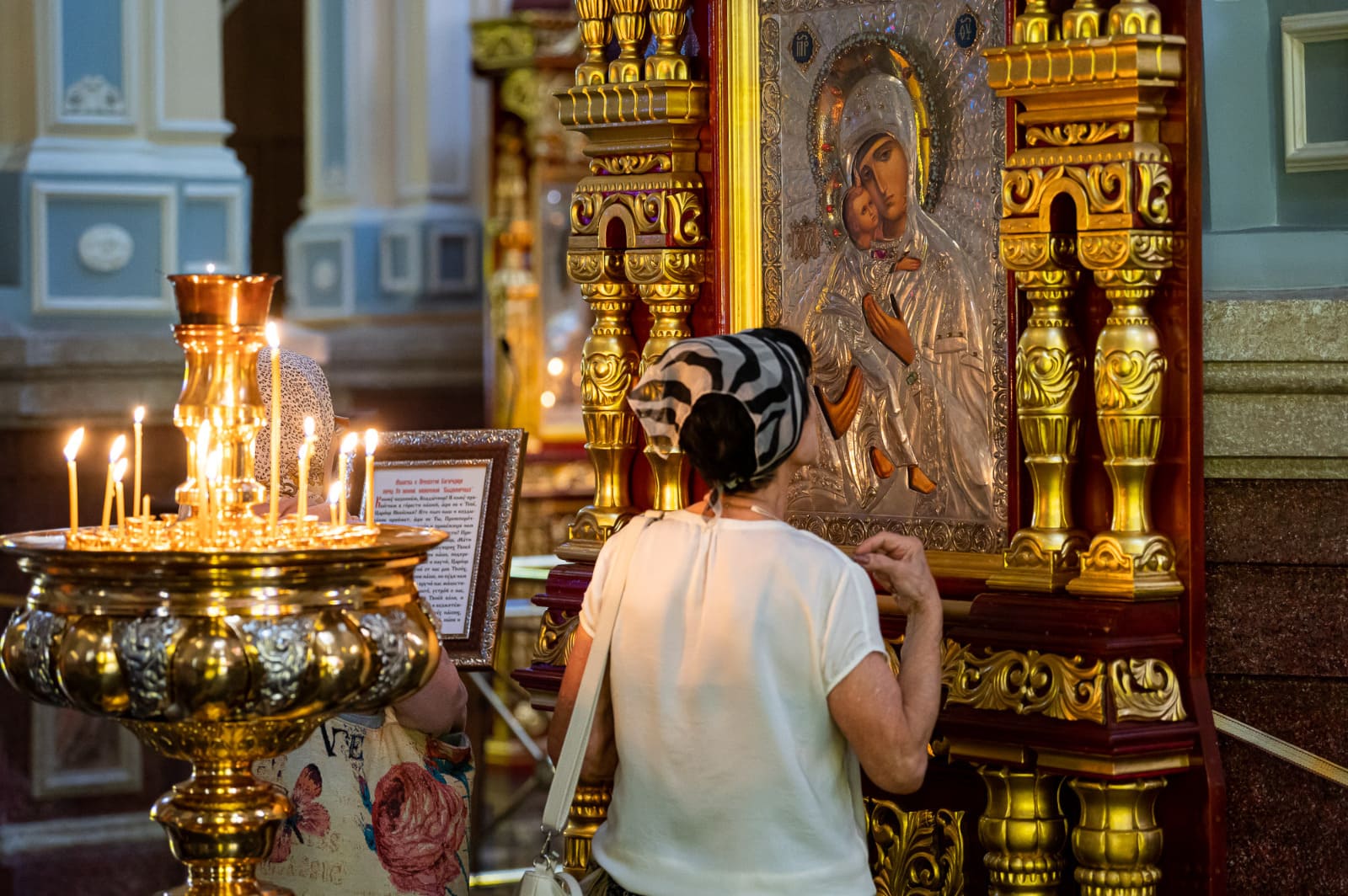 Как поддержать близких духовно: молитвы за родных и друзей