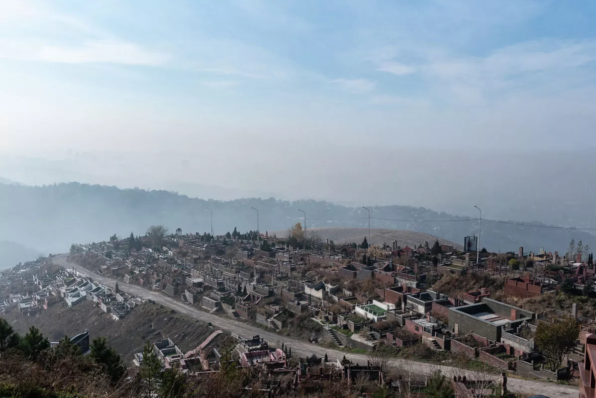 Алматинку возмутили цены на места на кладбищах города
