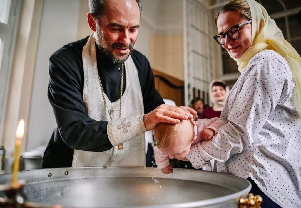 Когда крестить ребенка: есть ли у Церкви особые правила? 